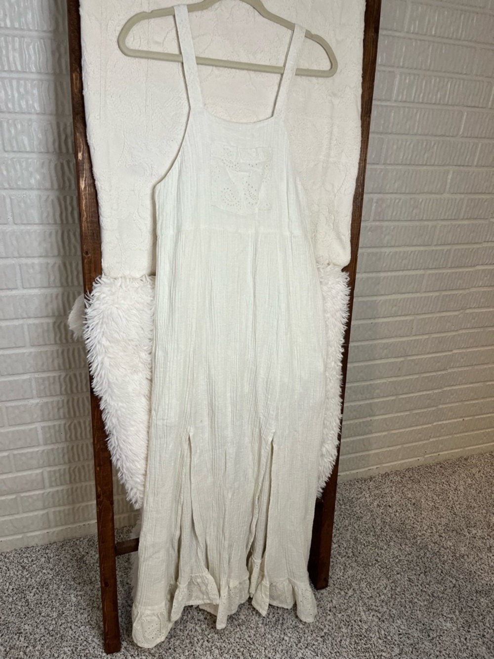 Cleo + Wolf White Textured Linen-Blend Maxi Dress with Eyelet Embroidery - S